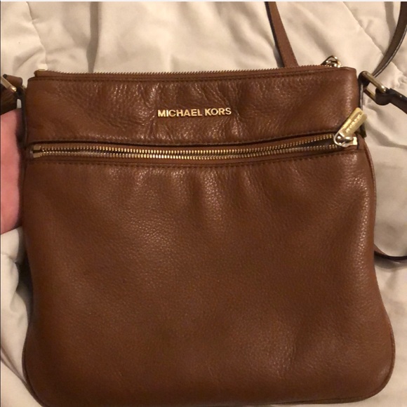 michael kors flat crossbody bag